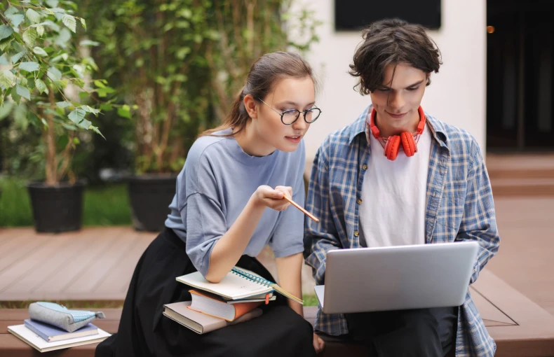 Finding the Perfect Student Laptop Without Overspending